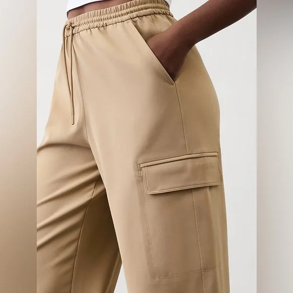 NWT Athleta Promenade High Rise Cargo Pants Brownstone Beige Tan Wide Size M/P - Picture 3 of 11